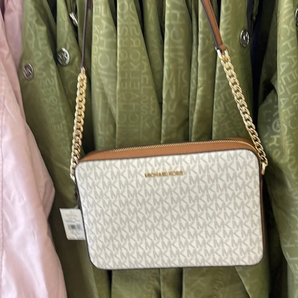 Michael Kors Jet Set Item Large East West Zip Crossbody Vanilla